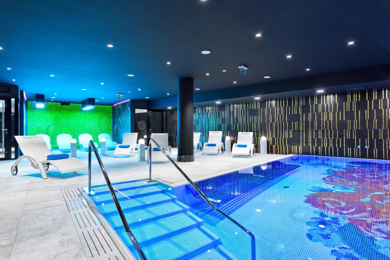 Hotel Ferreus Modern Art Deco Краков Экстерьер фото The swimming pool at the hotel