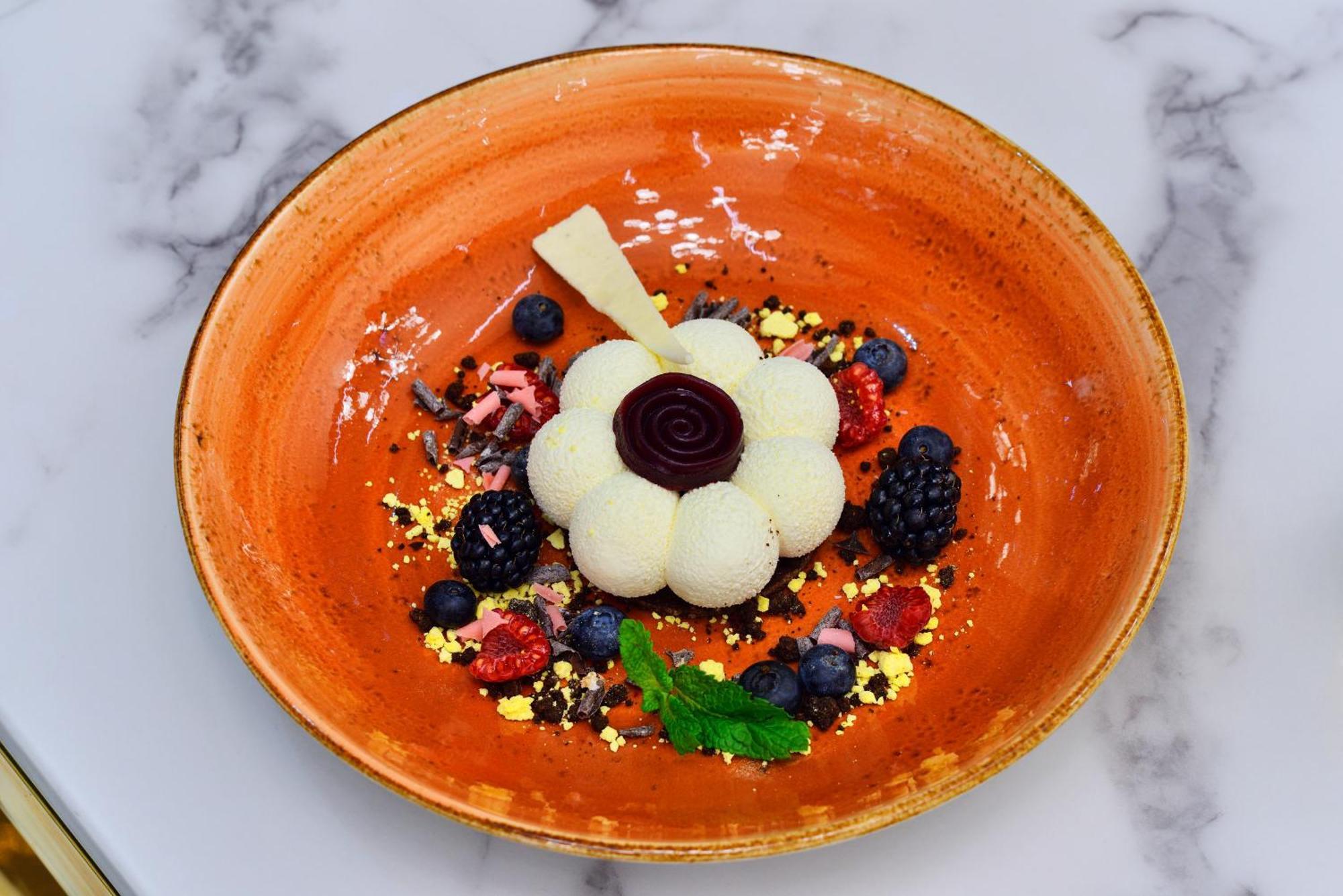Hotel Ferreus Modern Art Deco Краков Экстерьер фото A semifreddo dessert